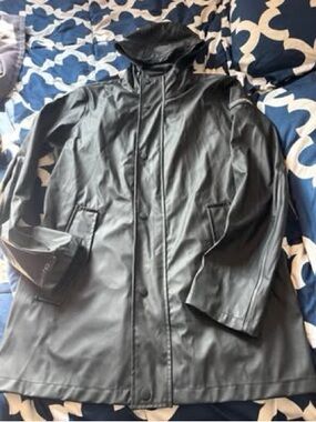Ookpik black raincoat